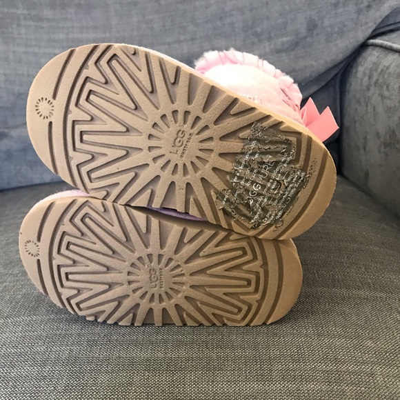 Pink uggs - Picture 5 of 6